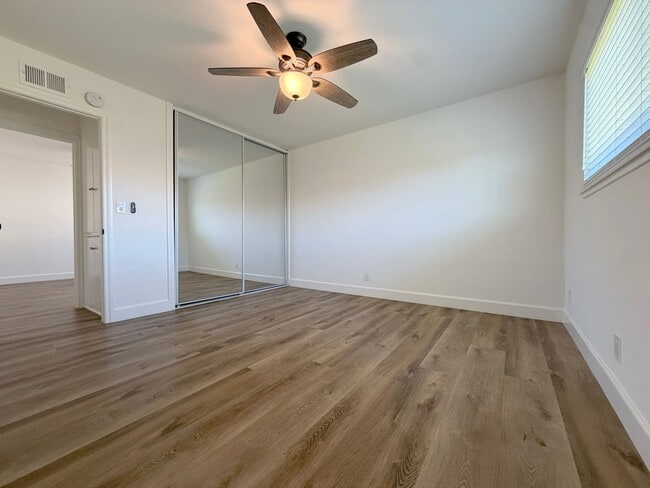 Building Photo - Experience the coastal breeze and the quiet charm of Hawaii Lane.