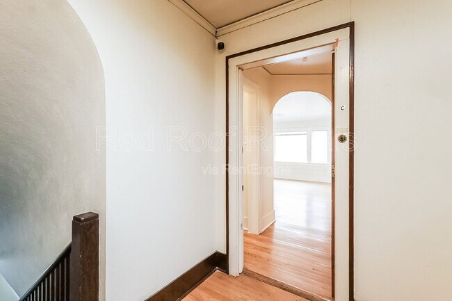 Building Photo - 1319 S 6th Ave