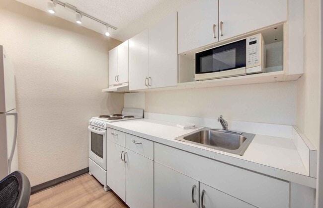 Building Photo - Furnished Studio-Fort Lauderdale - Cypress Creek - NW 6th Way