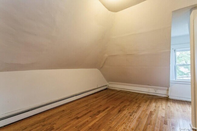 Building Photo - 80 Broadway