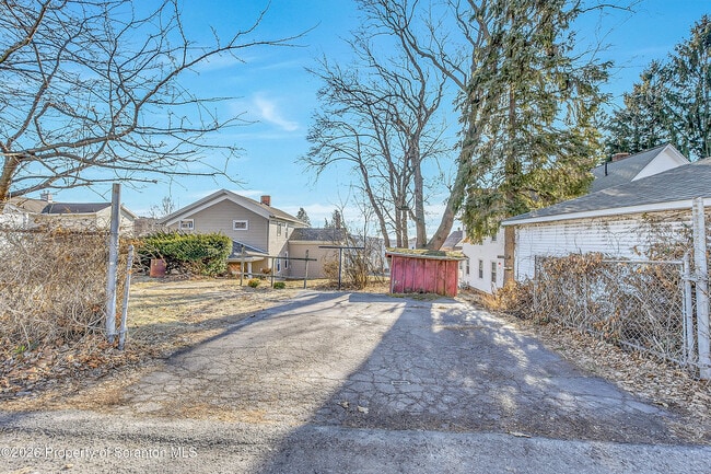 Building Photo - 331 Cherry St