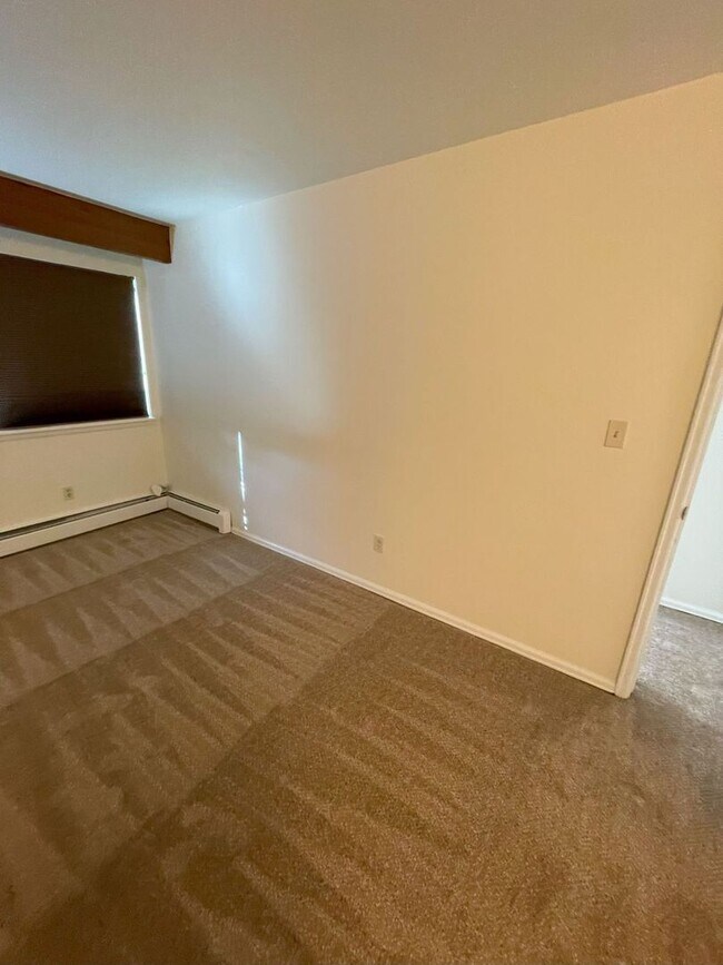Building Photo - 2Bed in Quiet North Boulder Complex