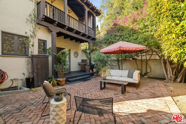 Building Photo - 1632 N Orange Grove Ave