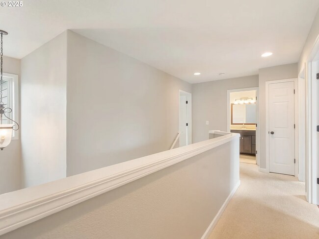Building Photo - 42019 NW Oak Way