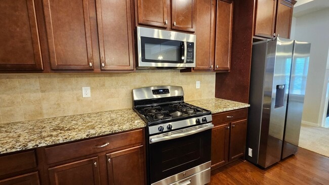 Building Photo - Modern Corner-Lot Townhome in Berkeley Vil...