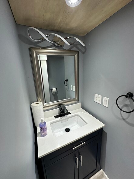 Building Photo - 122 Allen Ave