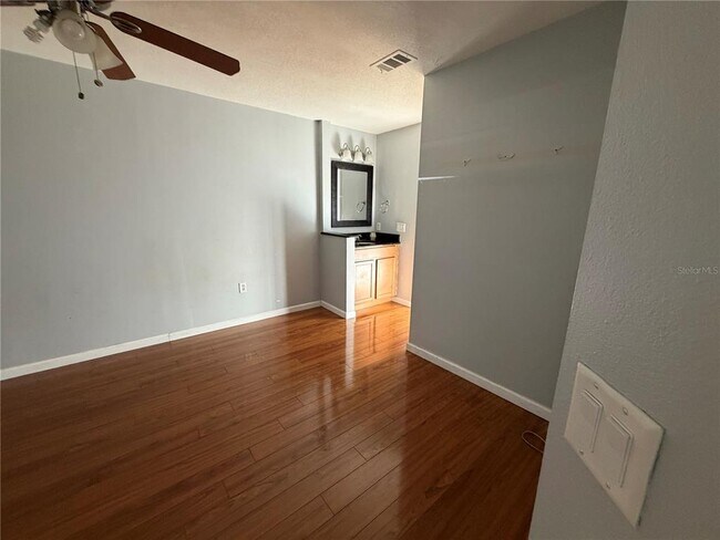 Building Photo - 3024 S Semoran Blvd