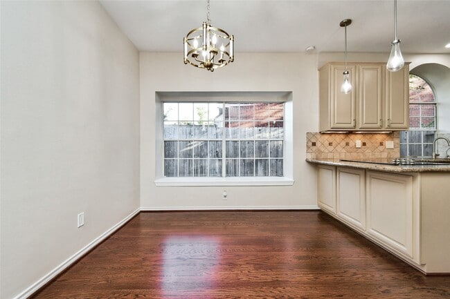 Building Photo - 1506 Forest Home Dr