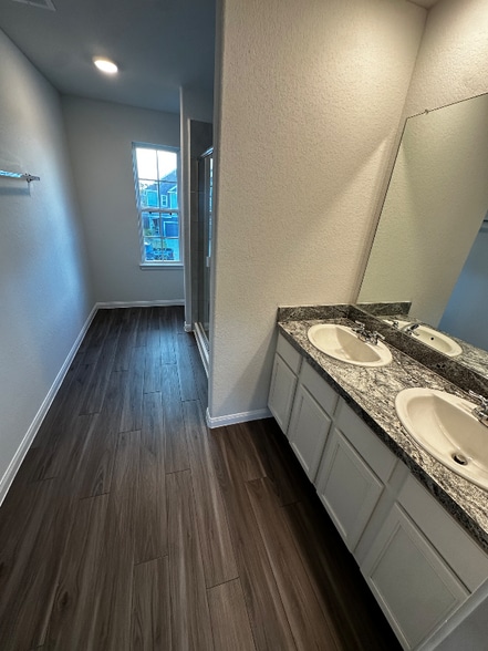 Building Photo - 22114 Regal Heights Dr