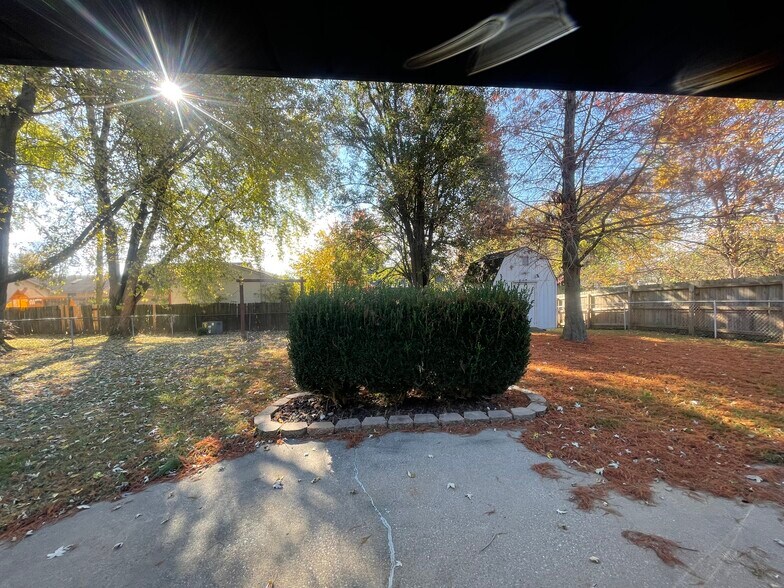 Building Photo - 3808 Raintree Dr