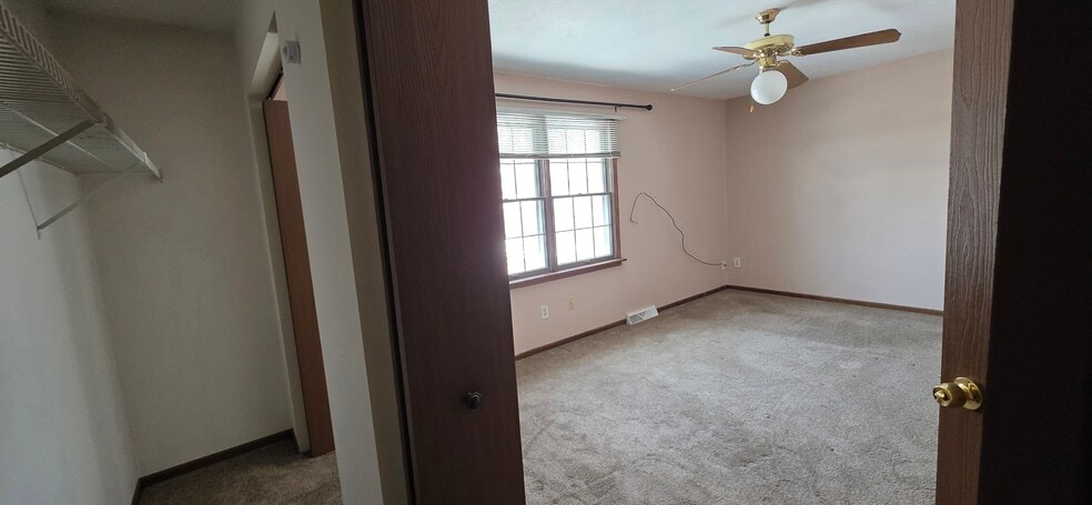 Building Photo - 5635 London Dr