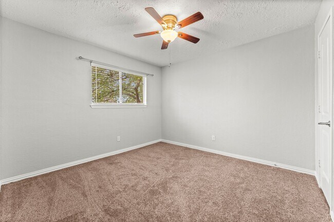 Building Photo - 12730 Lake Conroe Hills Dr