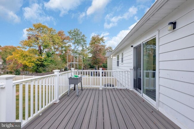 Building Photo - 852 Birchwood Ct