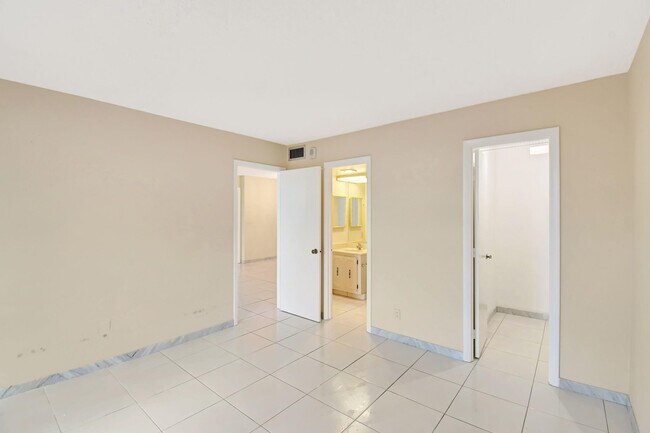 Building Photo - 531 N Ocean Blvd