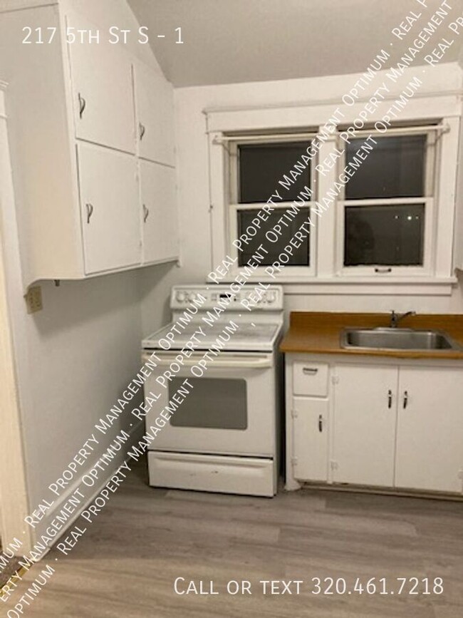 Building Photo - 1 Bedroom 1 Bath Apartment Available Janua...