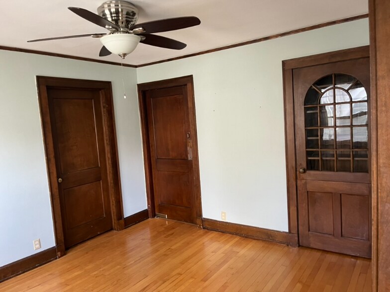 Building Photo - 870 Ashland Ave