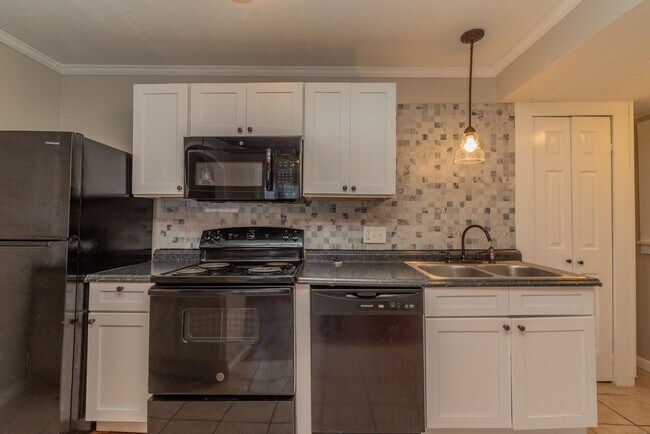 Building Photo - $1,200 - 3 bed/2 bath house for rent in Midtown Augusta, with fenced back yard
