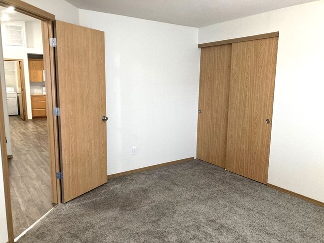 Building Photo - Ranch-Style Home With Gas Fireplace and Washer/Dryer Included! 1 Small Dog Welcome!