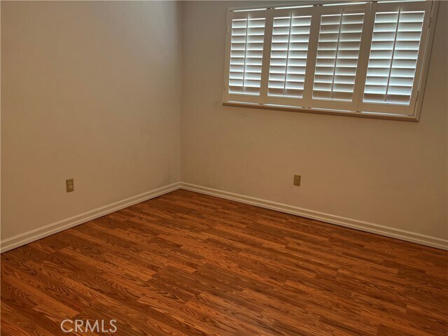 Building Photo - 235 Green Oaks Dr