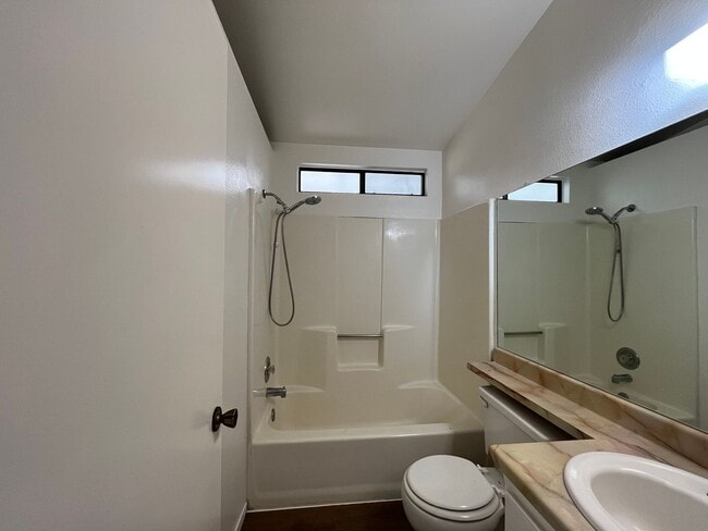 Building Photo - 309 Oak Meadow Ln