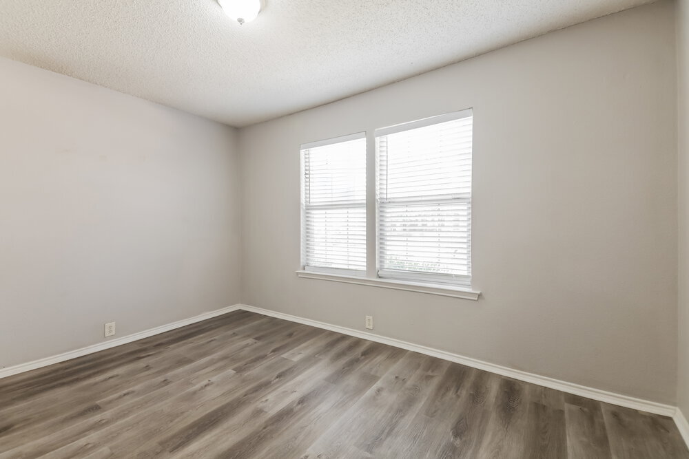 Building Photo - 1009 Springcreek Dr