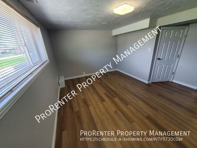 Building Photo - 865 E 350 N