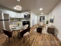 Building Photo - Massive 3BD/3BA Renovated Duplex with Home...