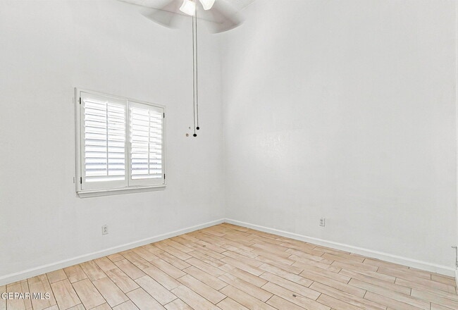 Building Photo - 204 Cutlass Dr
