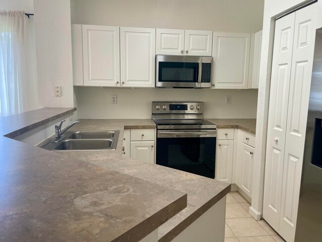 Building Photo - 4988 SE Mariner Garden Cir