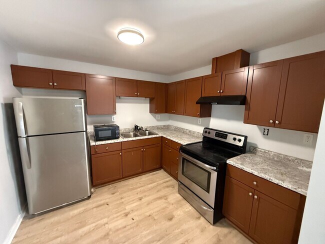 Building Photo - 555-565 N Kent St