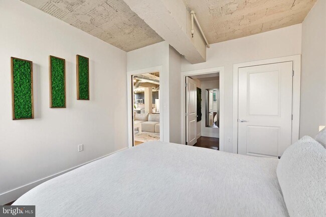 Building Photo - 916 G St NW