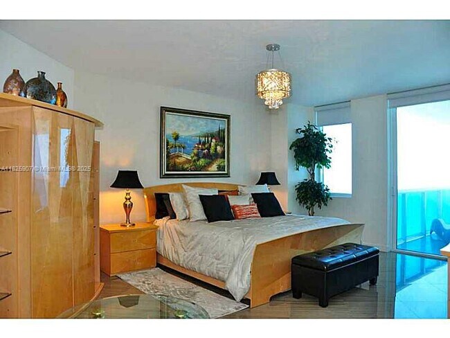 Building Photo - 2711 S Ocean Dr