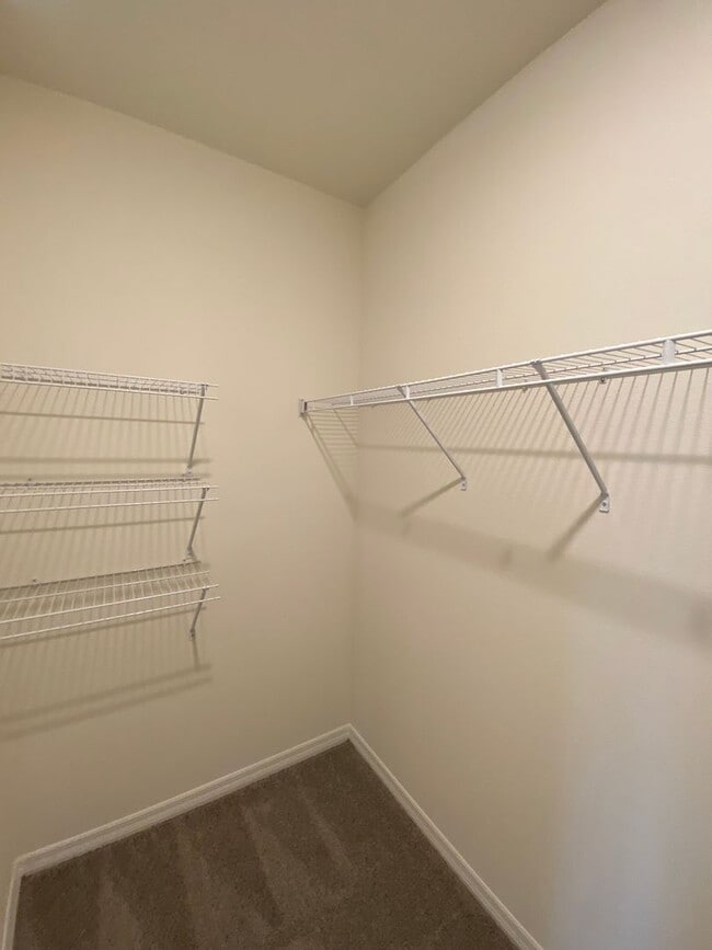 Building Photo - Desirable SE Ocala Subdivision - Lake Diamond-North - 4/3/2 *Available Soon* Won't Last!