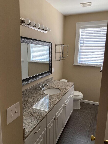 Master Bath - 2737 Riverside Ave