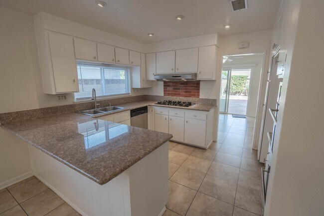 Building Photo - Single Story 3 Bedroom Home for Rent in Ca...