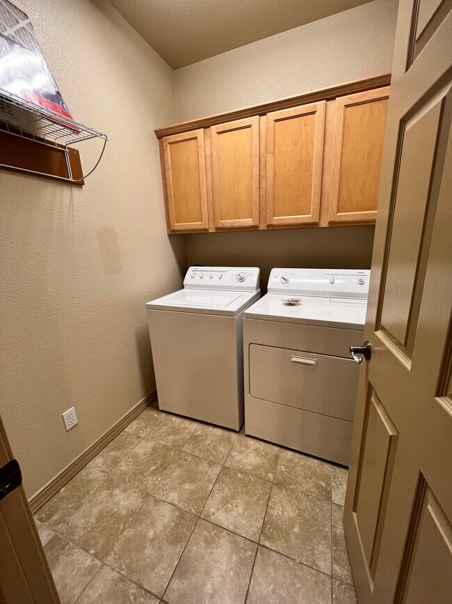 Laundry - 1616 Treehaven Ct