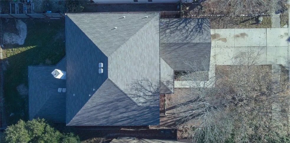 Building Photo - Room in House on Heyerdahl Dr