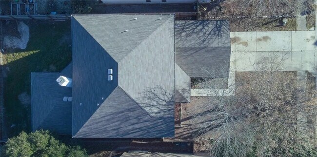 Building Photo - Room in House on Heyerdahl Dr