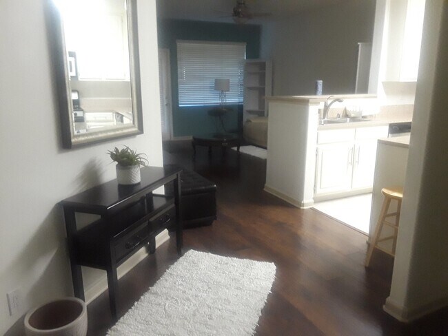 Building Photo - Tanamera One bedroom Unit Available