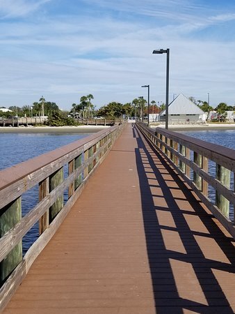 Building Photo - "Elegant 3-Bed Waterfront Home"