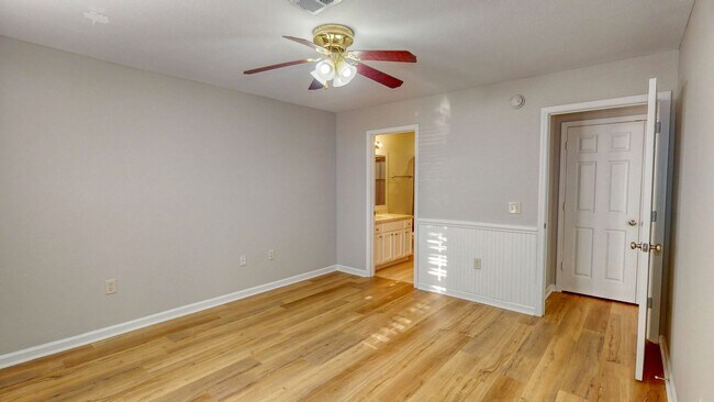 Building Photo - 5028 Winfield Dr