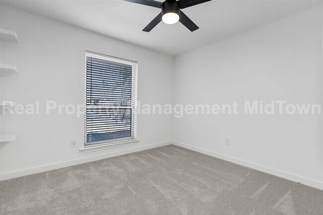 Building Photo - 2707 Edinboro Dr