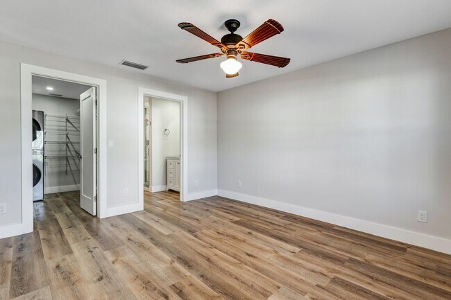 Building Photo - ** NEAR DOWNTOWN ** 2 BED / 2 BATH CONDO -...
