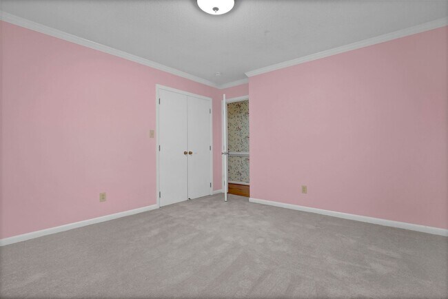 Building Photo - 700 Clyde Dr