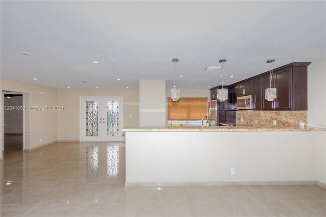 Building Photo - 16641 Royal Poinciana Dr