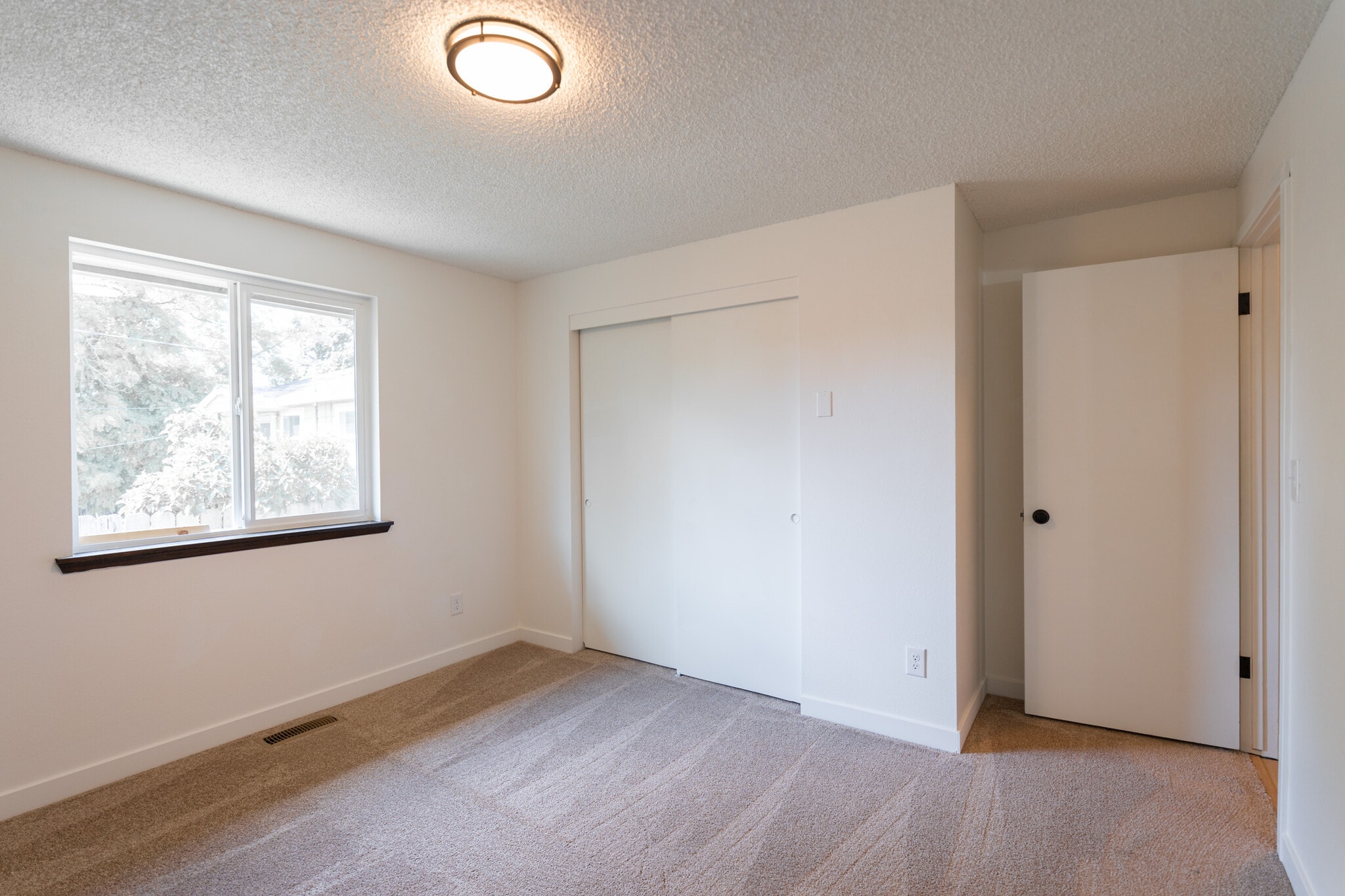 Building Photo - 512 E Longfellow Ave