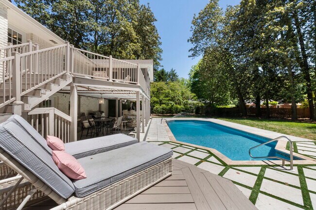 Building Photo - 4470 Chatworth Ct NE