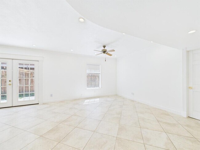 Building Photo - 2824 Briarhurst Dr