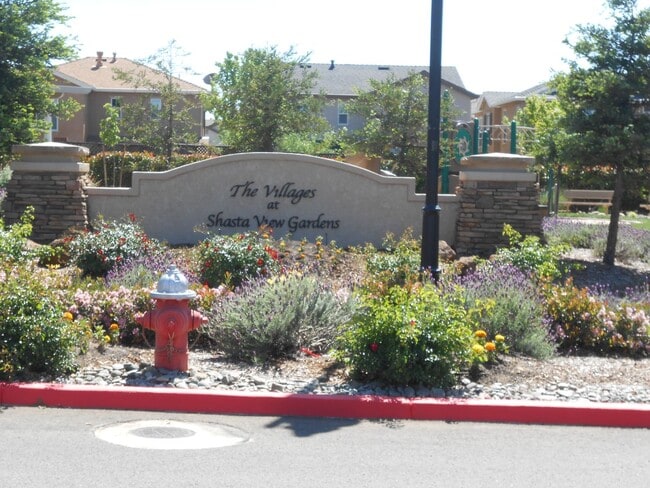 Building Photo - 3 Bedroom in Shasta View Gardens