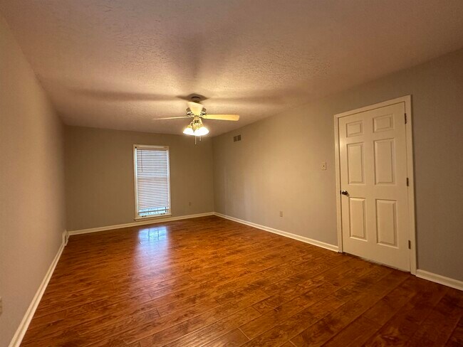 Building Photo - 1531 Cordova Rd